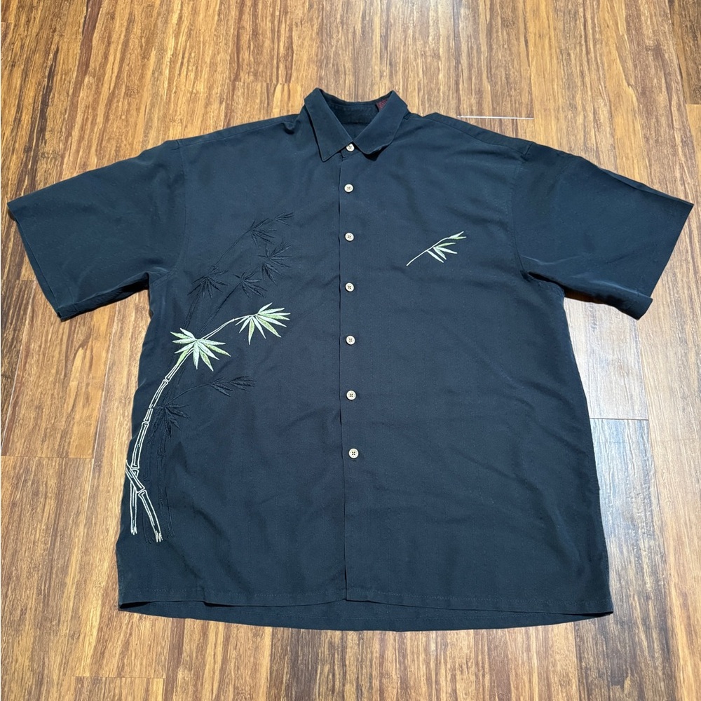 Bamboo Cay Black Floral Embroidered Rayon Blend Button-Up Shirt Short Sleeve L